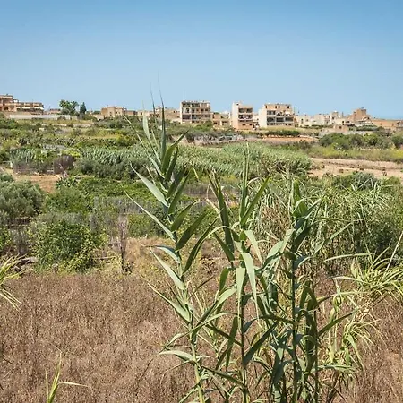 4 Bedroom With Private Pool & Views Nadur