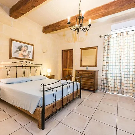 4 Bedroom With Private Pool & Views * Nadur