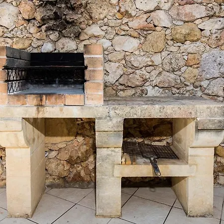 Prázdninový dům 4 Bedroom With Private Pool & Views