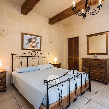 Prázdninový dům 4 Bedroom With Private Pool & Views Nadur