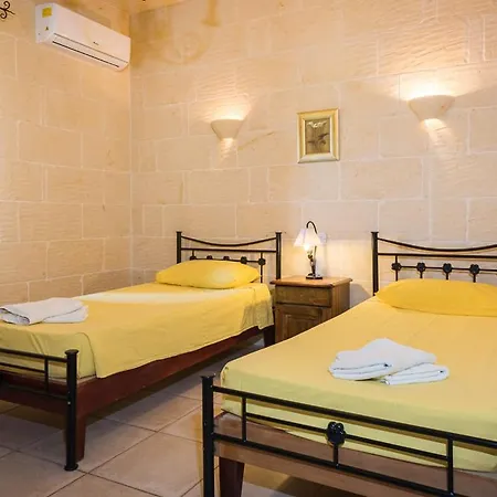 4 Bedroom With Private Pool & Views