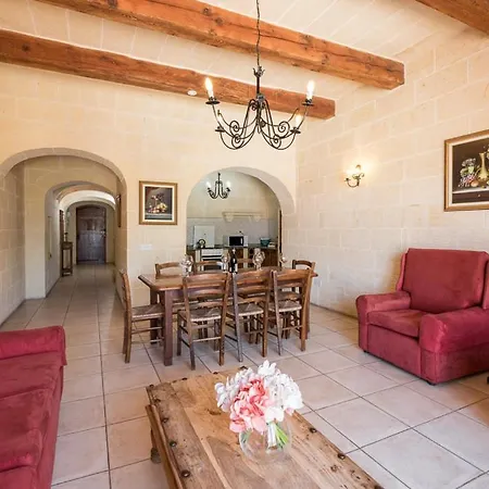 4 Bedroom With Private Pool & Views *