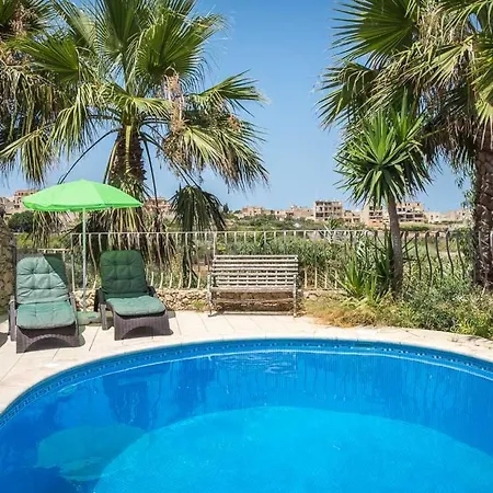 Сasa de vacaciones 4 Bedroom With Private Pool & Views Nadur