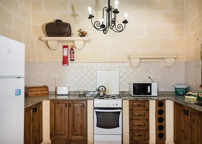 4 Bedroom With Private Pool & Views Nadur