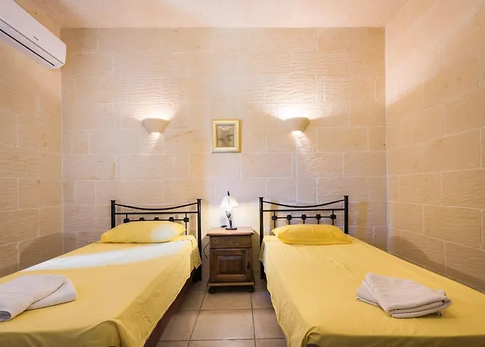 4 Bedroom With Private Pool & Views Dom wakacyjny *