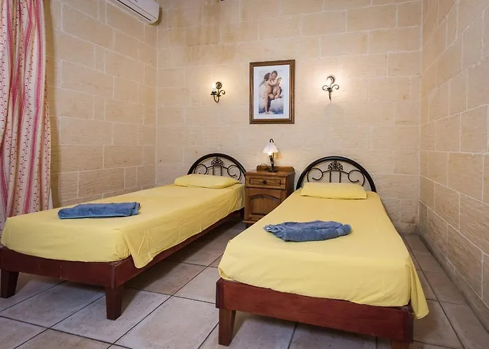 4 Bedroom With Private Pool & Views *