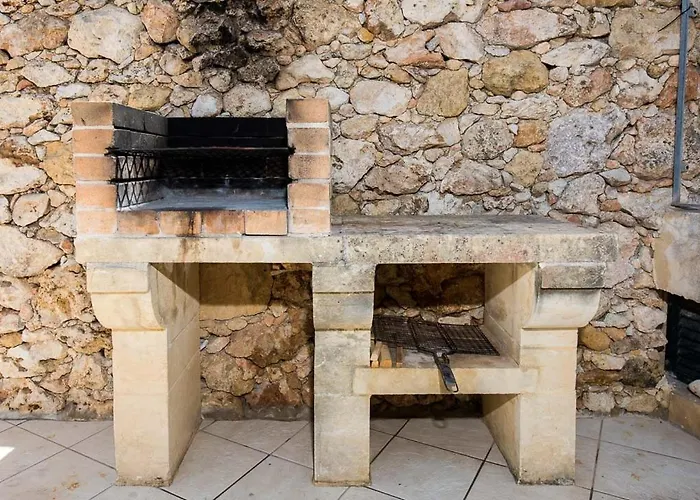 Dom wakacyjny 4 Bedroom With Private Pool & Views