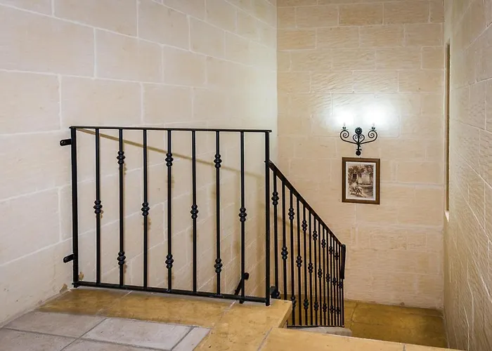 4 Bedroom With Private Pool & Views Dom wakacyjny Nadur