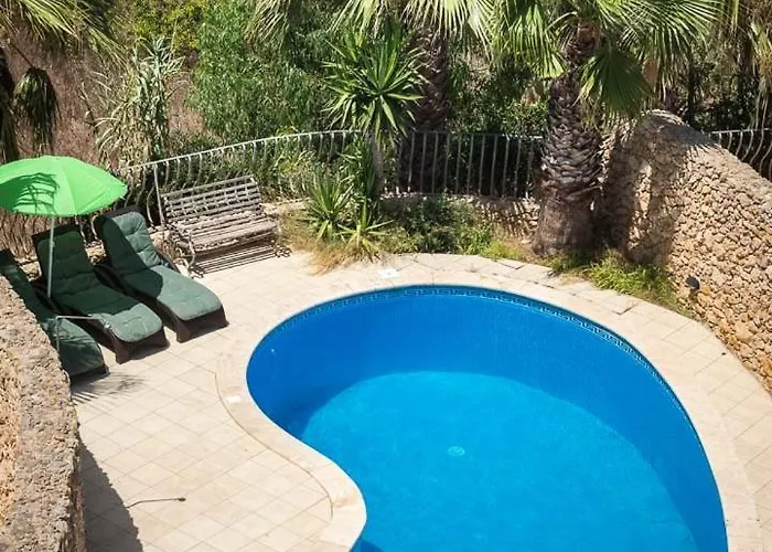 4 Bedroom With Private Pool & Views *