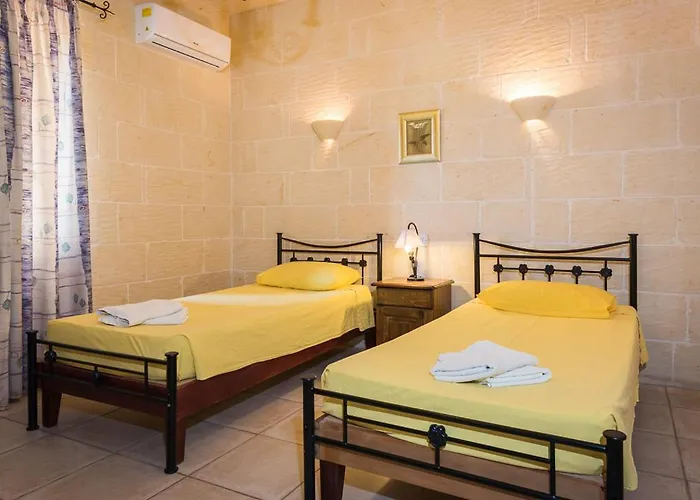 4 Bedroom With Private Pool & Views