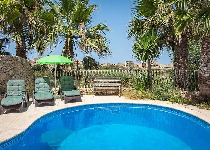 Dom wakacyjny 4 Bedroom With Private Pool & Views Nadur