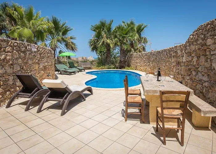 4 Bedroom With Private Pool & Views *